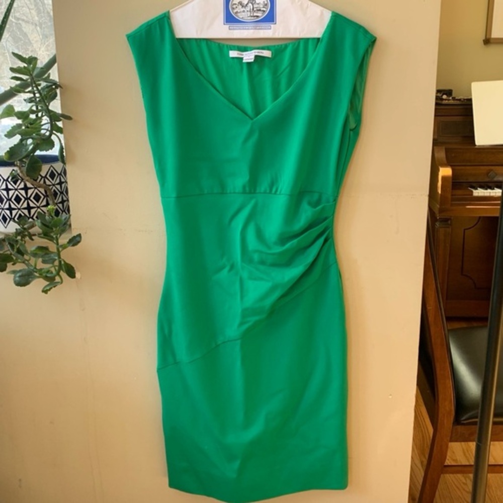 Diane Von Furstenberg Green Bevin Dress – Elegant Empire Waist Sheath, Size 8